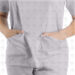 uniforme clinico mujer blusa gris bolsillos